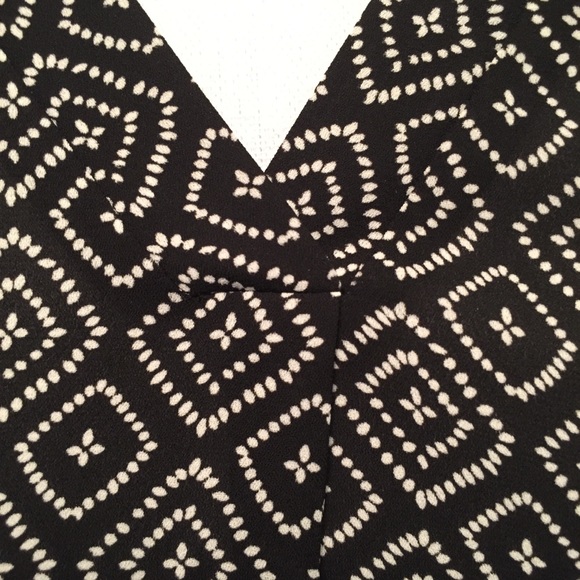 Pleione Nordstrom Geometric Print V-Neck Blouse - Picture 3 of 8